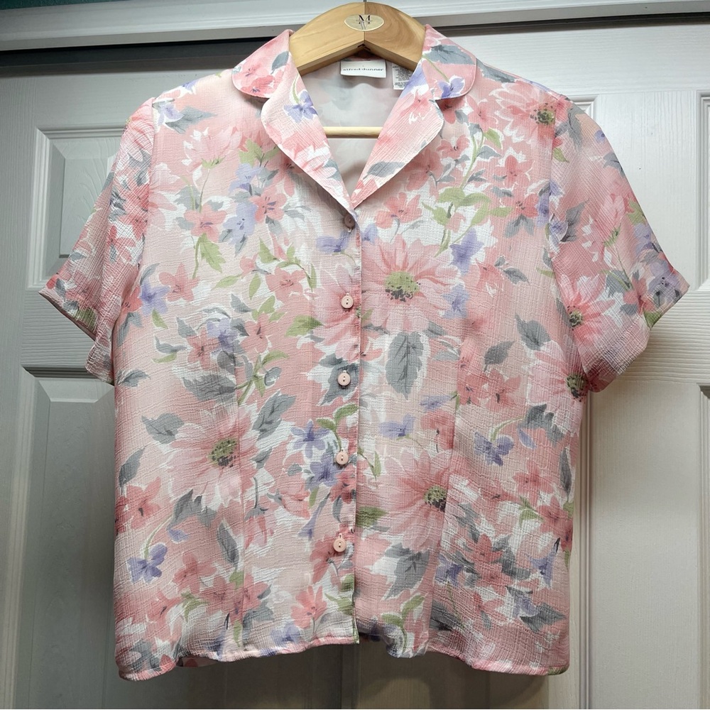 Alfred Dinner Women’s Size 12 Short Sleeve Button Down Blouse Pastel Floral